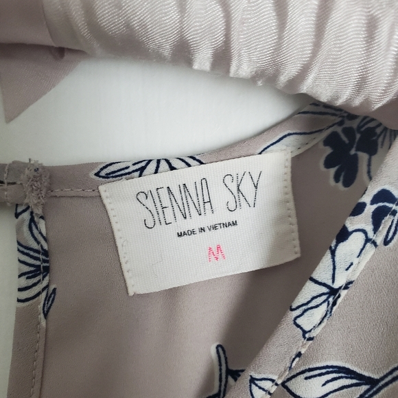 Sienna Sky Grey Floral Flowy T-shirt Blouse - Picture 3 of 4